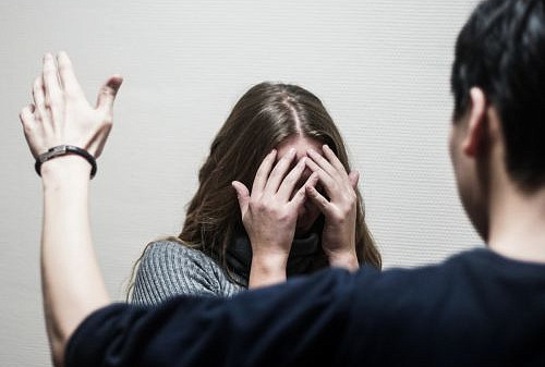Абьюзивные отношения, как распознать и что делать?